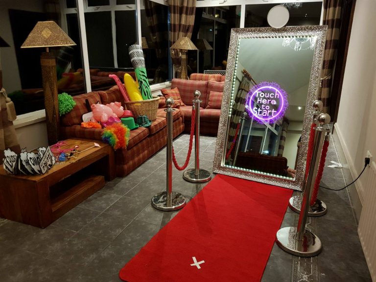 https://sensationalevents.ie/wp-content/uploads/2021/12/Selfie-Mirror-Wedding-set-up-Dingle-Skellig-Hotel-768x576.jpg