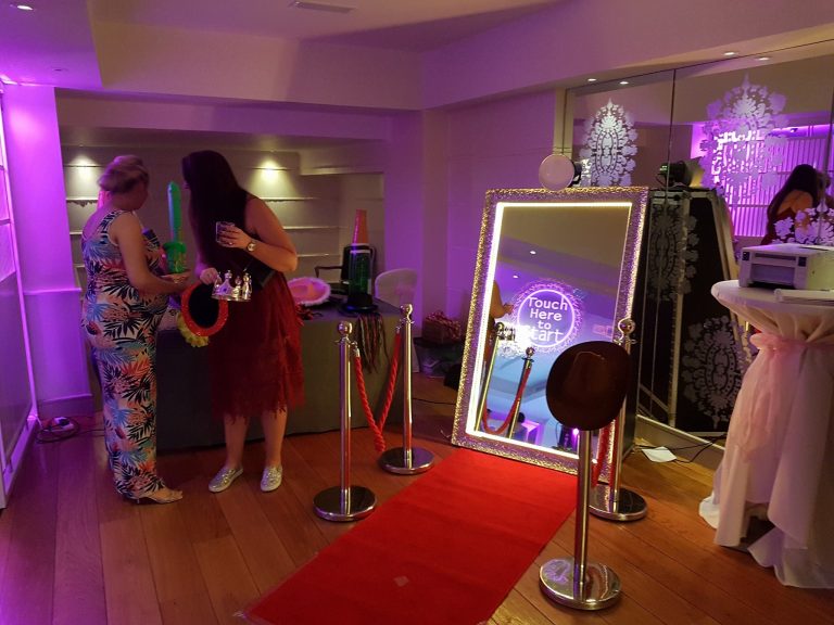https://sensationalevents.ie/wp-content/uploads/2021/12/Selfie-Mirror-Wedding-set-up-Hotel-Kilkenny-768x576.jpg